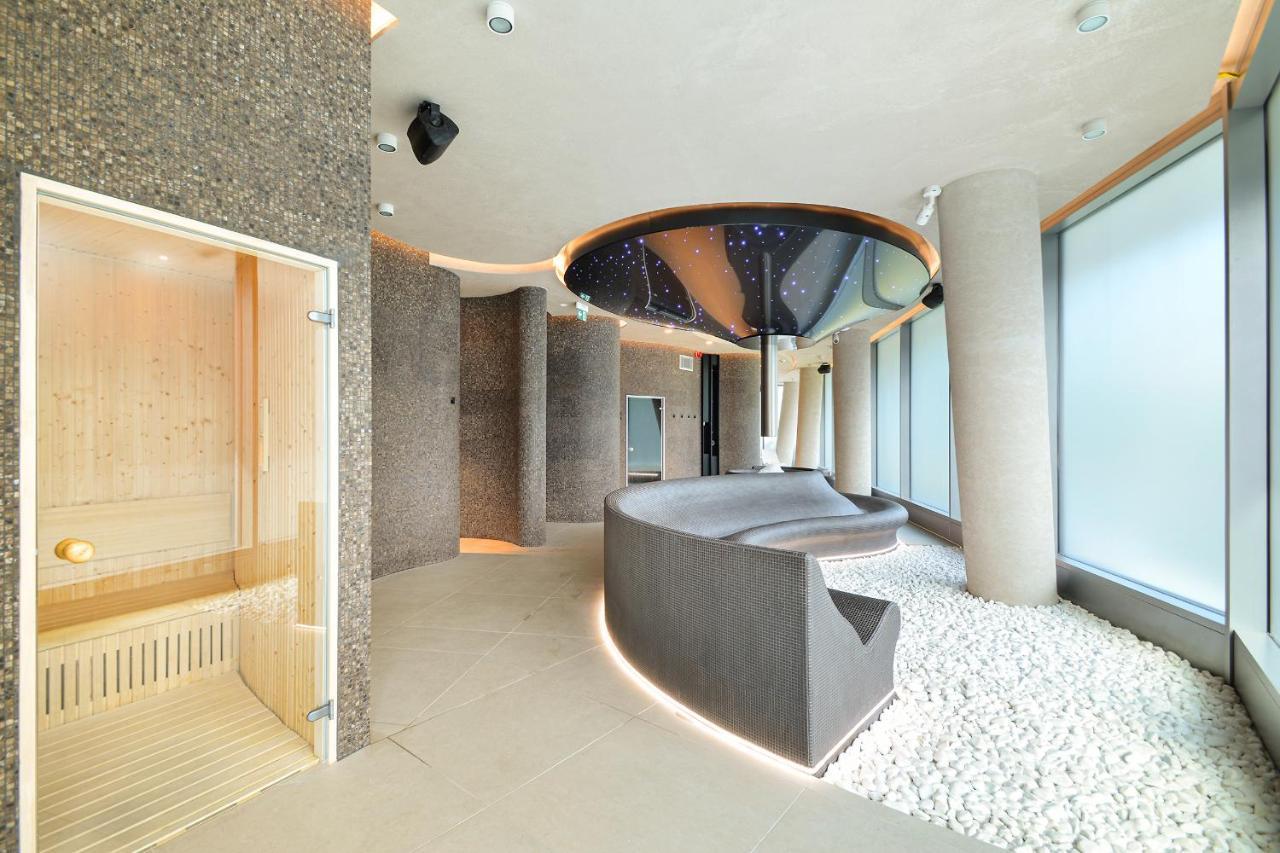 Lux Sea Towers - Wellness Spa, Gym & Beach - Seaview By Rent Like Home เมียนซิดดรอแย ภายนอก รูปภาพ