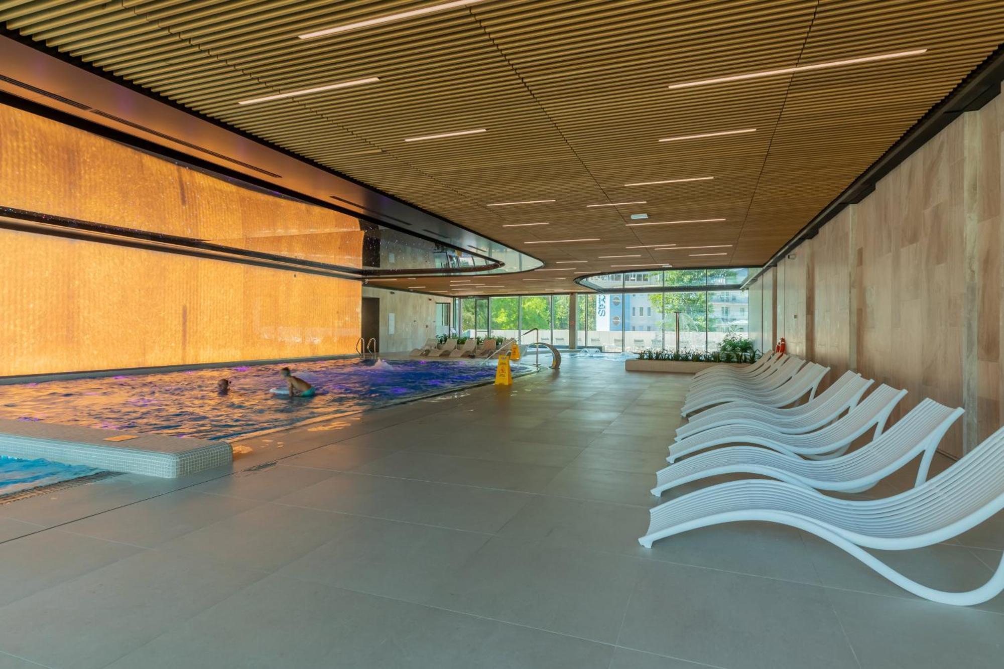 Lux Sea Towers - Wellness Spa, Gym & Beach - Seaview By Rent Like Home เมียนซิดดรอแย ภายนอก รูปภาพ